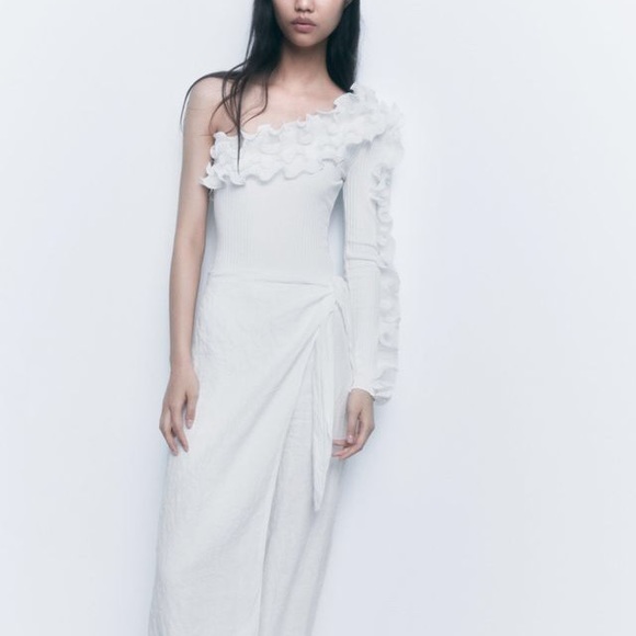 Zara oyster white ruffled asymmetrical bodysuit NWT - Picture 4 of 8